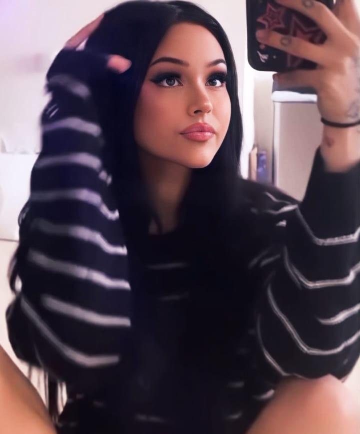 Stylish Girl Whatsapp Dp Stylish Girl Whatsapp Dp